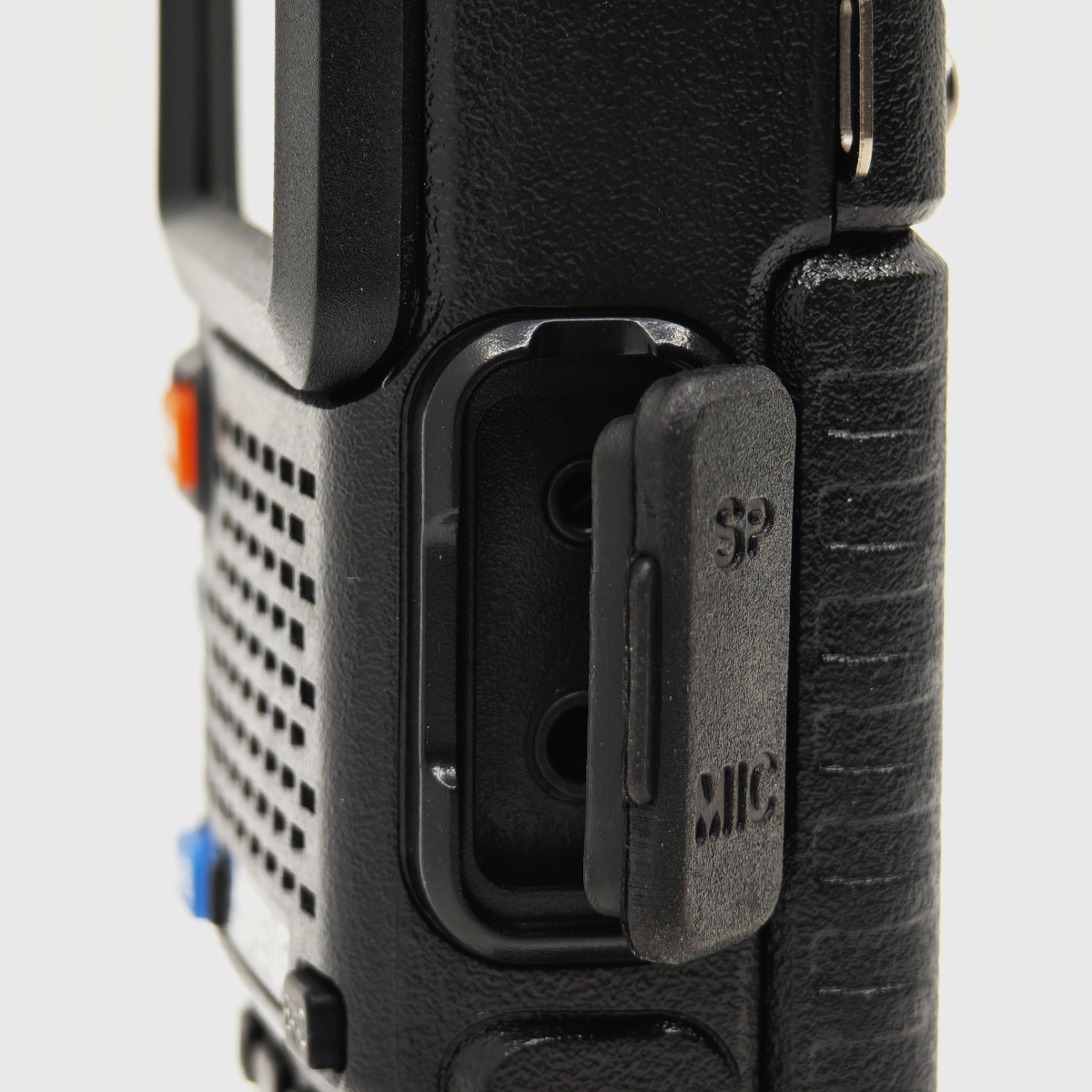 WALKIE-TALKIE DIGITAL PROFESIONAL CU DIZAIN DE VÂRF