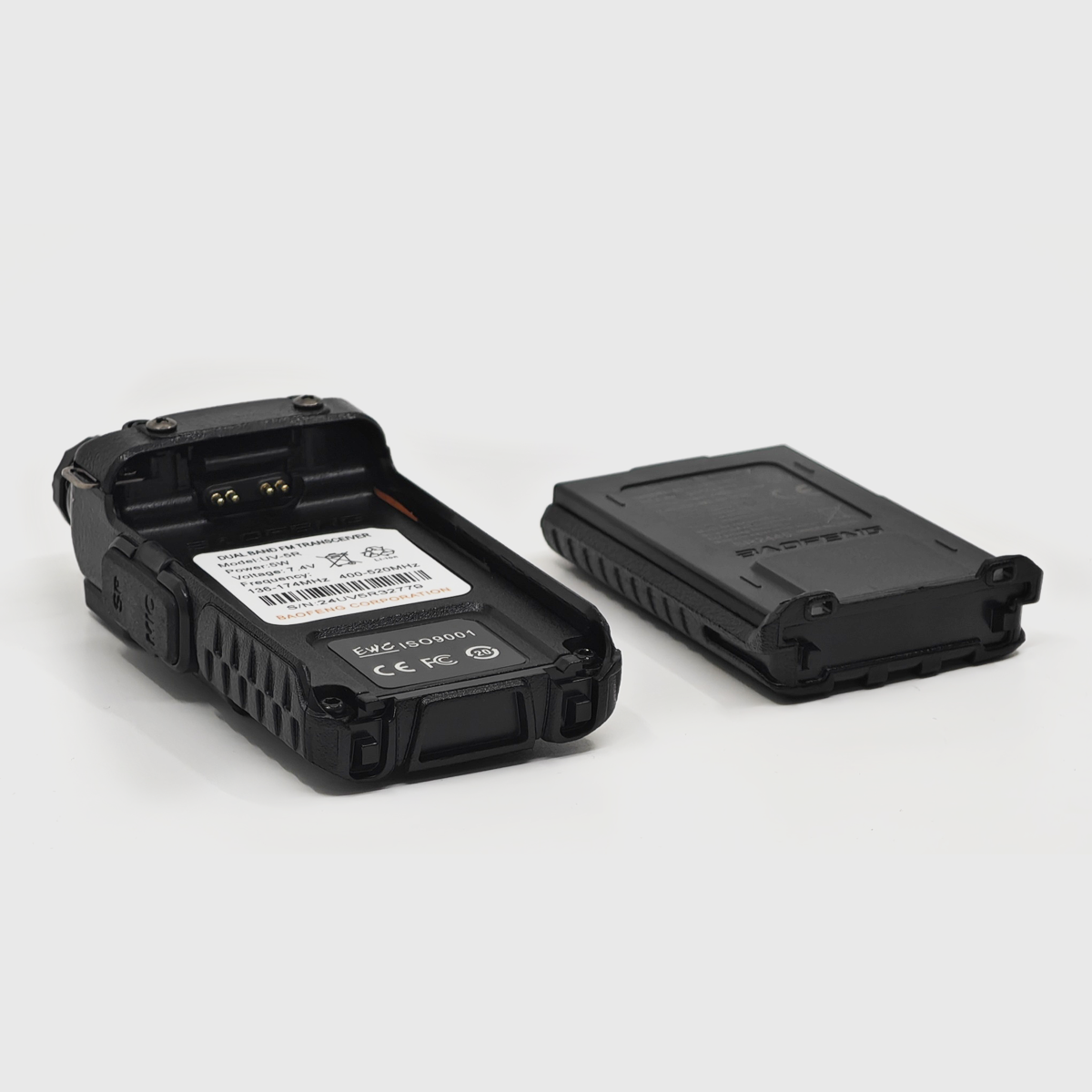 WALKIE-TALKIE DIGITAL PROFESIONAL CU DIZAIN DE VÂRF