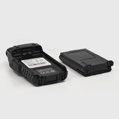 WALKIE-TALKIE DIGITAL PROFESIONAL CU DIZAIN DE VÂRF